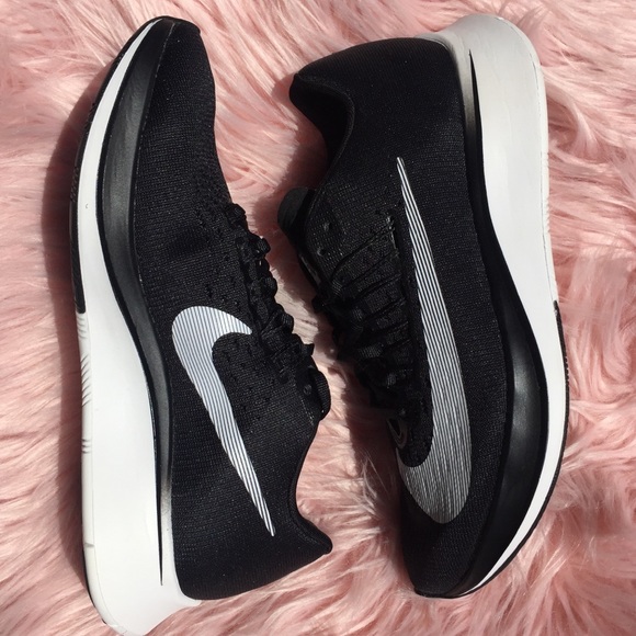 Half off! New Nike Women’s Zoom Fly Flyknit - Picture 2 of 4